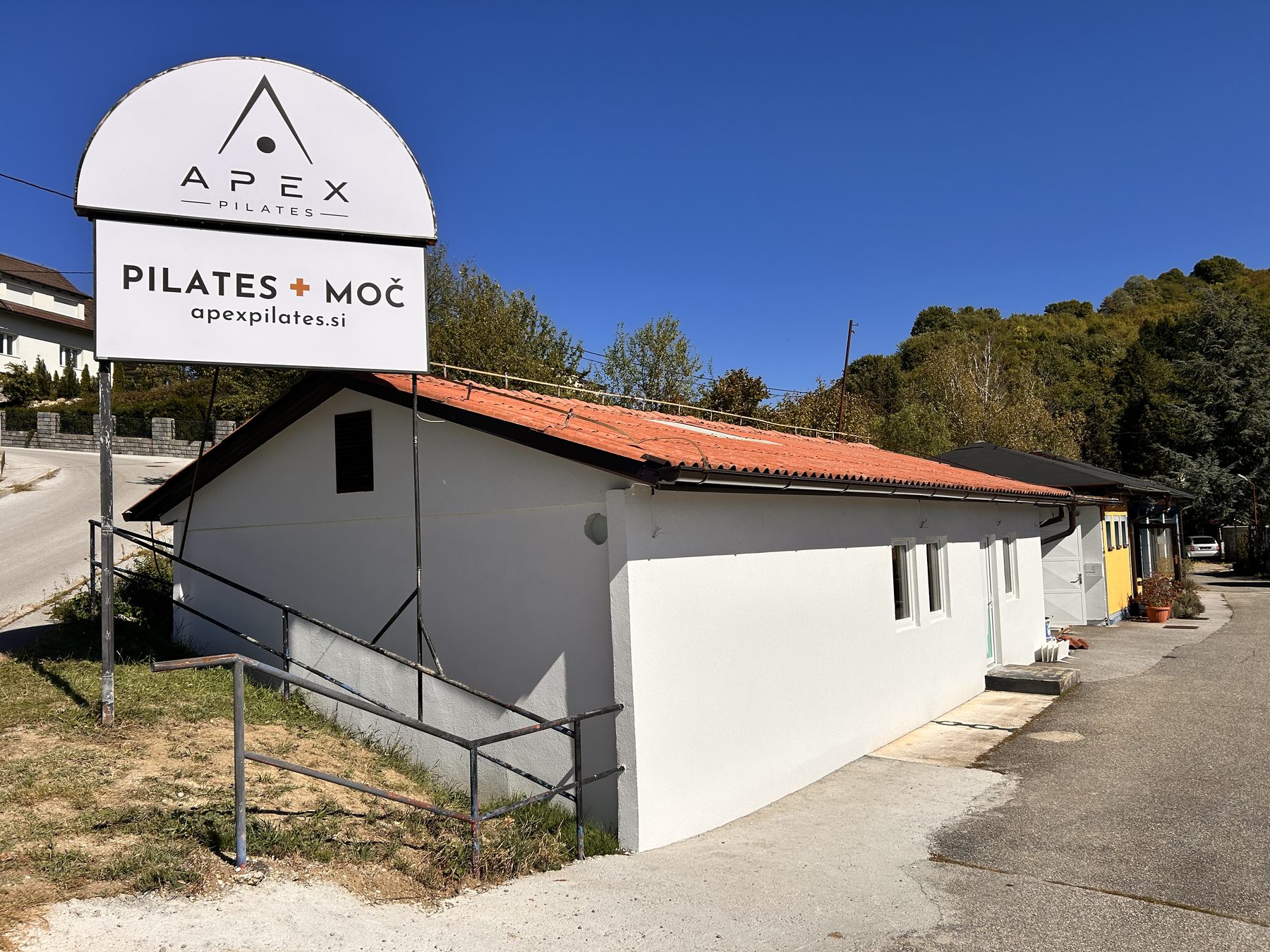 Zunanjost studia APEX Pilates na Meljskem dolu 1 v Mariboru
